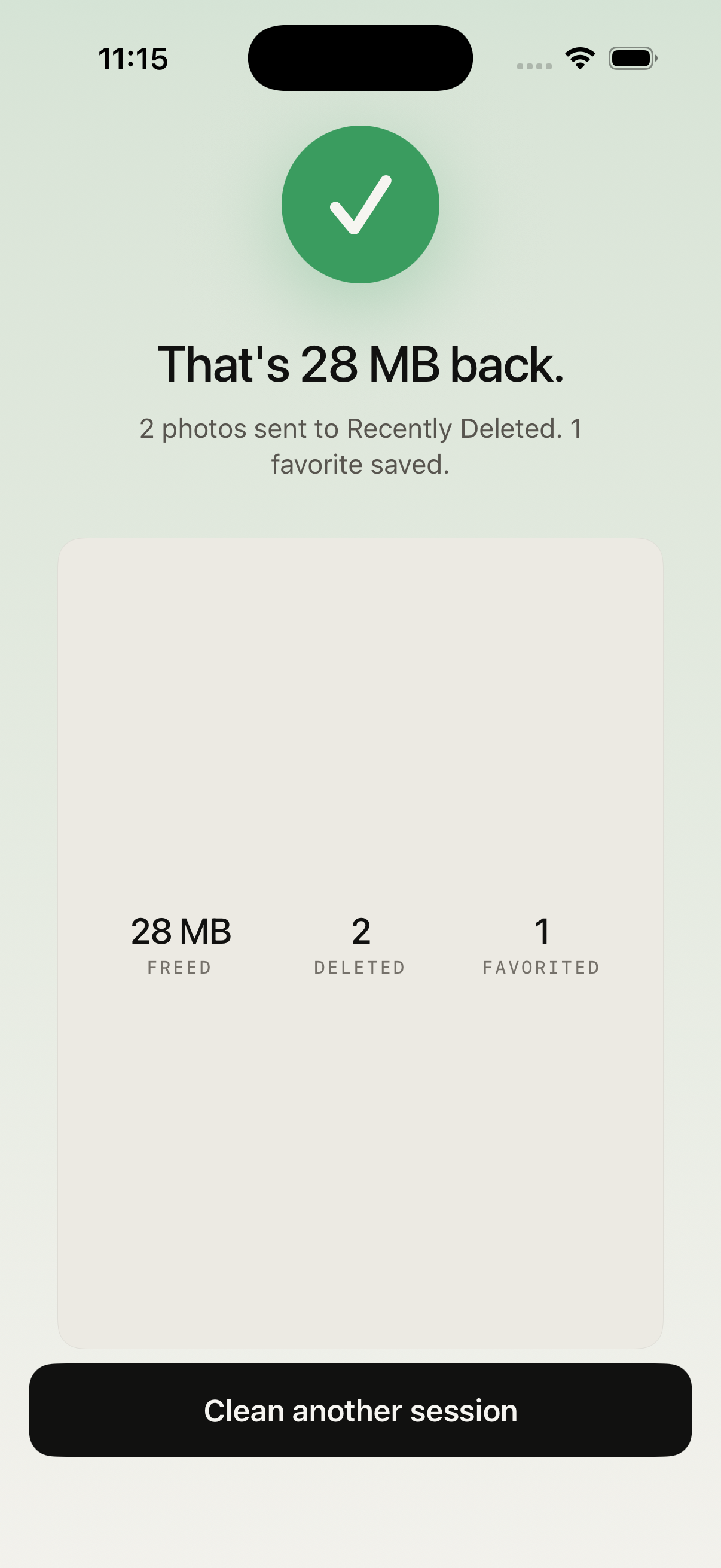 CleanRoll on iPhone after a cleanup session: 28 MB freed, 2 photos deleted, 1 favorited