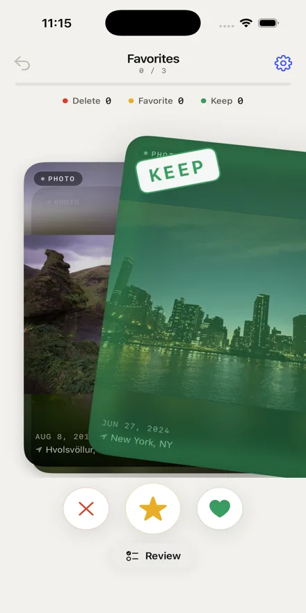 CleanRoll review screen: swipe a photo right to keep it